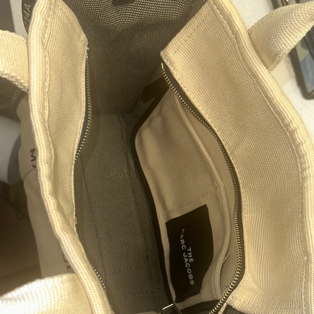 Marc Jacobs Tan Meduim Tote Bag - Picture 5 of 5